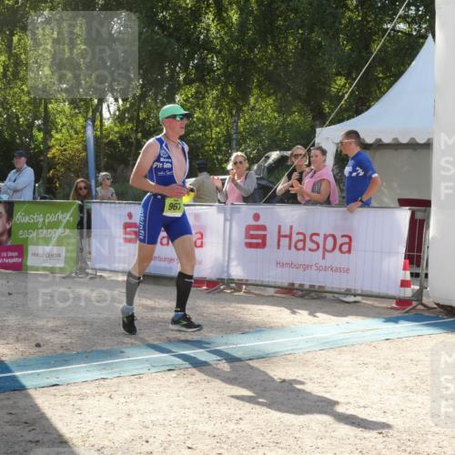 07.09.2025 - 19. Norderstedt Triathlon Zöllner http://msf.ph/oto/8792086 07.09.2025 16:17:20 Ziel 444, 967 meine-sportfotos.de