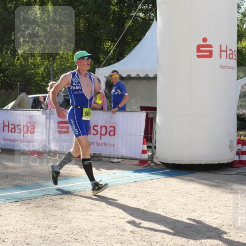 07.09.2025 - 19. Norderstedt Triathlon Zöllner http://msf.ph/oto/8792090 07.09.2025 16:17:20 Ziel 444, 967 meine-sportfotos.de