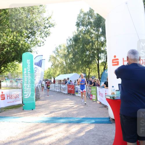 07.09.2025 - 19. Norderstedt Triathlon Zöllner http://msf.ph/oto/8792128 07.09.2025 16:35:43 Ziel 439, 526, 1600 meine-sportfotos.de