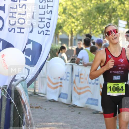 07.09.2025 - 19. Norderstedt Triathlon Zöllner http://msf.ph/oto/8792163 07.09.2025 16:35:51 Ziel 439, 526, 1064 meine-sportfotos.de
