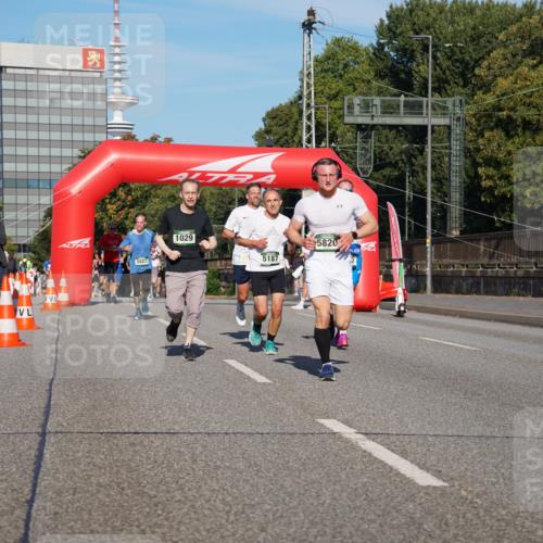 07.09.2025 - BARMER Alsterlauf Yannick Fuchs http://msf.ph/oto/8792181 07.09.2025 09:42:19 Laufen 5823, 1029, 5820, 5187 meine-sportfotos.de