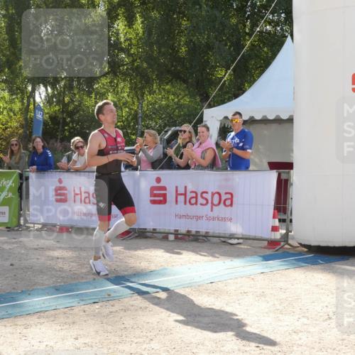 07.09.2025 - 19. Norderstedt Triathlon Zöllner http://msf.ph/oto/8792203 07.09.2025 16:21:01 Ziel 498 meine-sportfotos.de