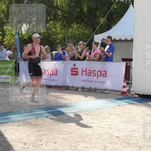 07.09.2025 - 19. Norderstedt Triathlon Zöllner http://msf.ph/oto/8792251 07.09.2025 16:21:59 Ziel 504, 541 meine-sportfotos.de