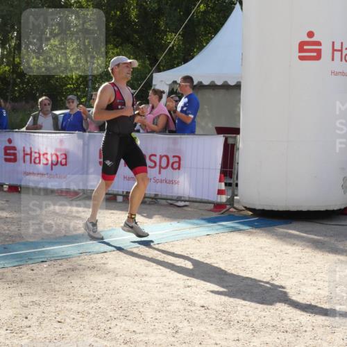07.09.2025 - 19. Norderstedt Triathlon Zöllner http://msf.ph/oto/8792254 07.09.2025 16:22:00 Ziel 504, 541 meine-sportfotos.de