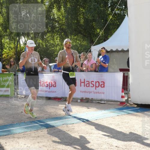 07.09.2025 - 19. Norderstedt Triathlon Zöllner http://msf.ph/oto/8792287 07.09.2025 16:22:28 Ziel 513, 517 meine-sportfotos.de