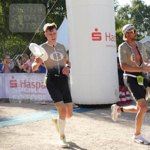 07.09.2025 - 19. Norderstedt Triathlon Zöllner http://msf.ph/oto/8792293 07.09.2025 16:22:29 Ziel 513, 517 meine-sportfotos.de