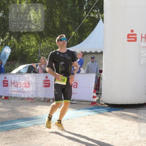 07.09.2025 - 19. Norderstedt Triathlon Zöllner http://msf.ph/oto/8792313 07.09.2025 16:23:09 Ziel 508, 539 meine-sportfotos.de