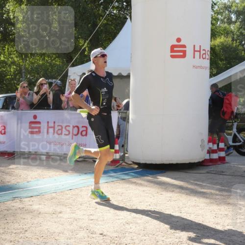 07.09.2025 - 19. Norderstedt Triathlon Zöllner http://msf.ph/oto/8792333 07.09.2025 16:23:46 Ziel 494, 537, 538 meine-sportfotos.de