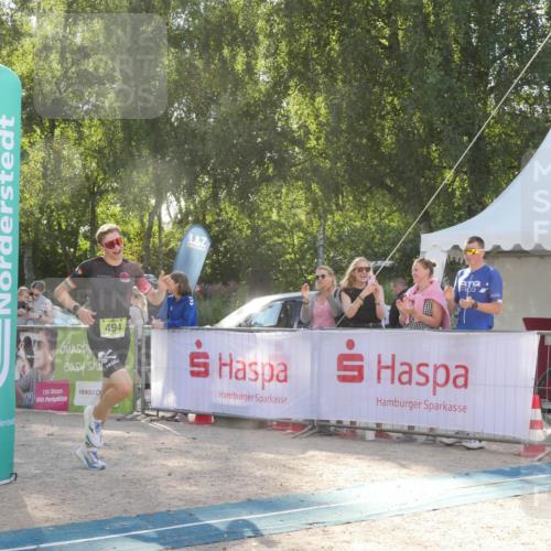 07.09.2025 - 19. Norderstedt Triathlon Zöllner http://msf.ph/oto/8792335 07.09.2025 16:23:50 Ziel 494, 537, 538 meine-sportfotos.de
