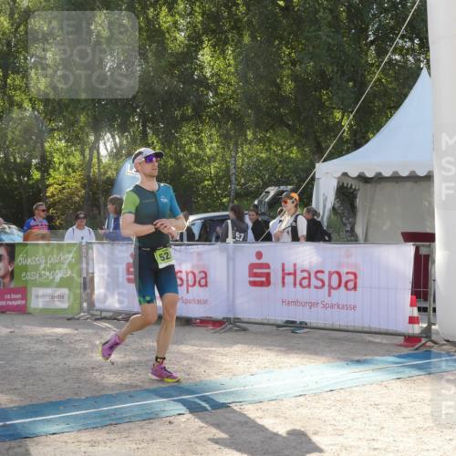 07.09.2025 - 19. Norderstedt Triathlon Zöllner http://msf.ph/oto/8792379 07.09.2025 16:24:50 Ziel 457, 460, 528 meine-sportfotos.de