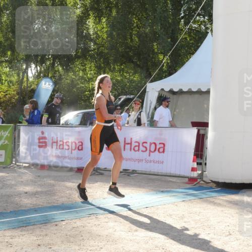 07.09.2025 - 19. Norderstedt Triathlon Zöllner http://msf.ph/oto/8792389 07.09.2025 16:24:54 Ziel 457, 528 meine-sportfotos.de