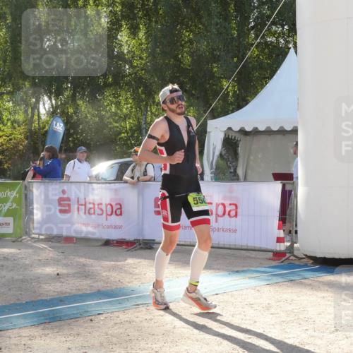 07.09.2025 - 19. Norderstedt Triathlon Zöllner http://msf.ph/oto/8792396 07.09.2025 16:25:04 Ziel 550, 1508, 1512, 1522 meine-sportfotos.de