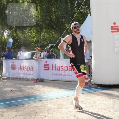 07.09.2025 - 19. Norderstedt Triathlon Zöllner http://msf.ph/oto/8792399 07.09.2025 16:25:05 Ziel 550, 1508, 1512, 1522 meine-sportfotos.de