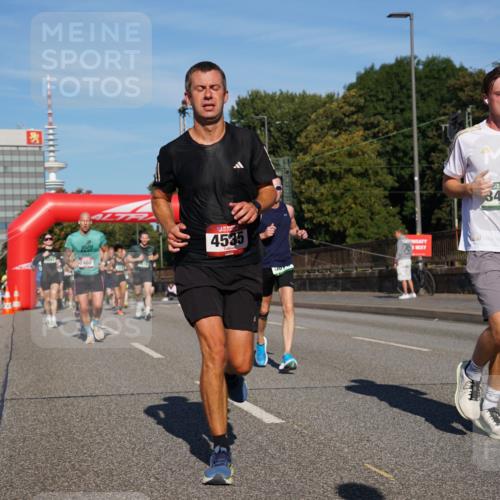 07.09.2025 - BARMER Alsterlauf Yannick Fuchs http://msf.ph/oto/8792411 07.09.2025 09:42:32 Laufen 2402, 40, 4535, 3404 meine-sportfotos.de
