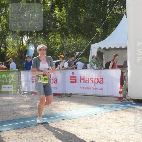 07.09.2025 - 19. Norderstedt Triathlon Zöllner http://msf.ph/oto/8792421 07.09.2025 16:25:10 Ziel 550, 1508, 1512, 1522 meine-sportfotos.de