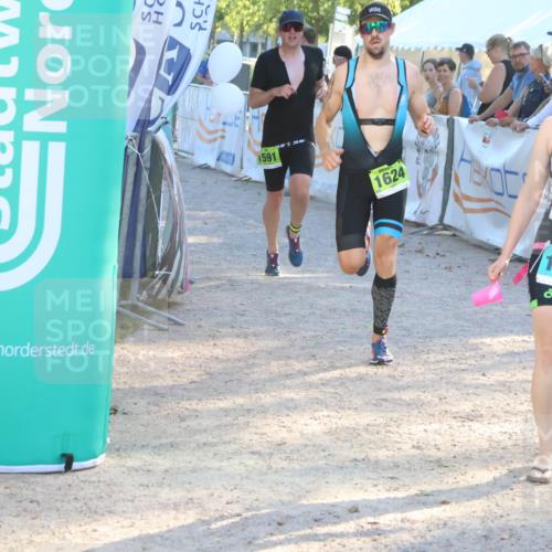 07.09.2025 - 19. Norderstedt Triathlon Zöllner http://msf.ph/oto/8792447 07.09.2025 16:37:24 Ziel 1065, 1527, 1533, 1591, 1624 meine-sportfotos.de