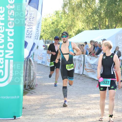 07.09.2025 - 19. Norderstedt Triathlon Zöllner http://msf.ph/oto/8792449 07.09.2025 16:37:24 Ziel 1065, 1527, 1533, 1591, 1624 meine-sportfotos.de