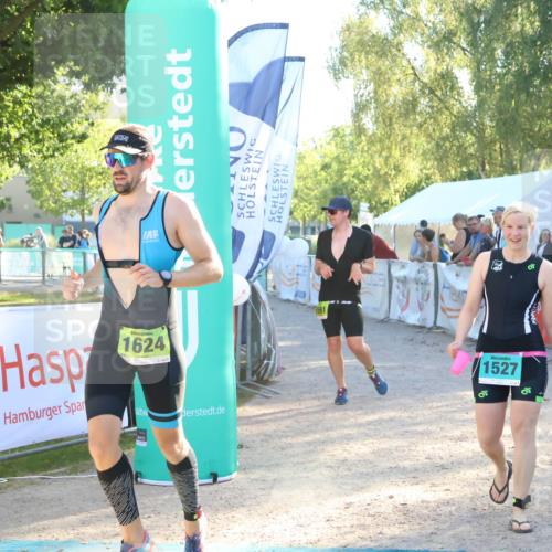 07.09.2025 - 19. Norderstedt Triathlon Zöllner http://msf.ph/oto/8792466 07.09.2025 16:37:25 Ziel 1527, 1533, 1591, 1624 meine-sportfotos.de