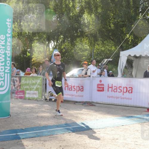 07.09.2025 - 19. Norderstedt Triathlon Zöllner http://msf.ph/oto/8792484 07.09.2025 16:26:56 Ziel 377, 542 meine-sportfotos.de
