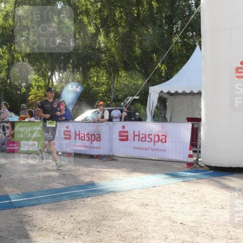 07.09.2025 - 19. Norderstedt Triathlon Zöllner http://msf.ph/oto/8792522 07.09.2025 16:27:46 Ziel 497, 1523, 1528 meine-sportfotos.de