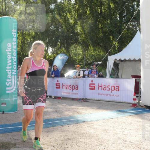 07.09.2025 - 19. Norderstedt Triathlon Zöllner http://msf.ph/oto/8792532 07.09.2025 16:27:49 Ziel 497, 1523, 1528 meine-sportfotos.de