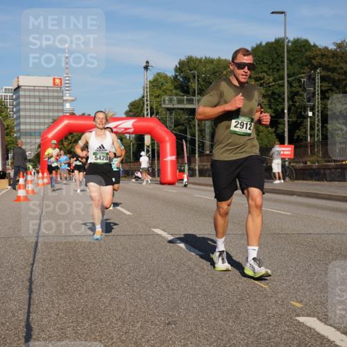 07.09.2025 - BARMER Alsterlauf Yannick Fuchs http://msf.ph/oto/8792603 07.09.2025 09:42:43 Laufen 5428, 2912 meine-sportfotos.de