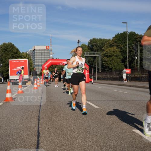 07.09.2025 - BARMER Alsterlauf Yannick Fuchs http://msf.ph/oto/8792616 07.09.2025 09:42:44 Laufen 3032, 5428, 2912 meine-sportfotos.de