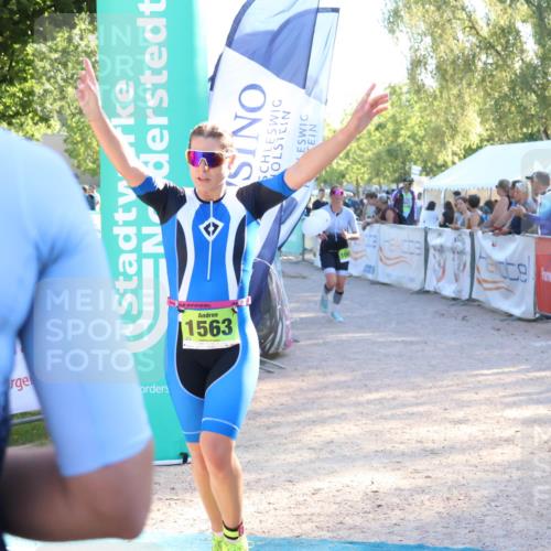 07.09.2025 - 19. Norderstedt Triathlon Zöllner http://msf.ph/oto/8792626 07.09.2025 16:38:11 Ziel 1068, 1563 meine-sportfotos.de