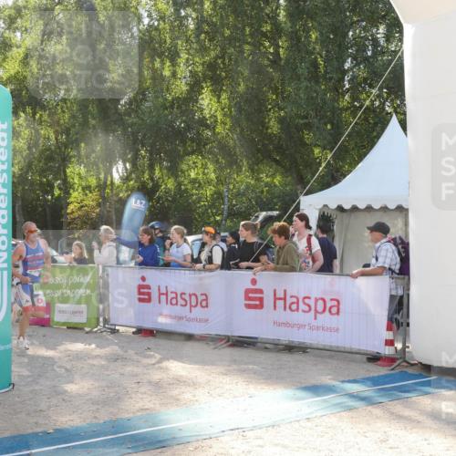 07.09.2025 - 19. Norderstedt Triathlon Zöllner http://msf.ph/oto/8792703 07.09.2025 16:29:55 Ziel 496, 544, 1593 meine-sportfotos.de