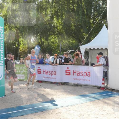 07.09.2025 - 19. Norderstedt Triathlon Zöllner http://msf.ph/oto/8792709 07.09.2025 16:29:56 Ziel 496, 544, 1593 meine-sportfotos.de