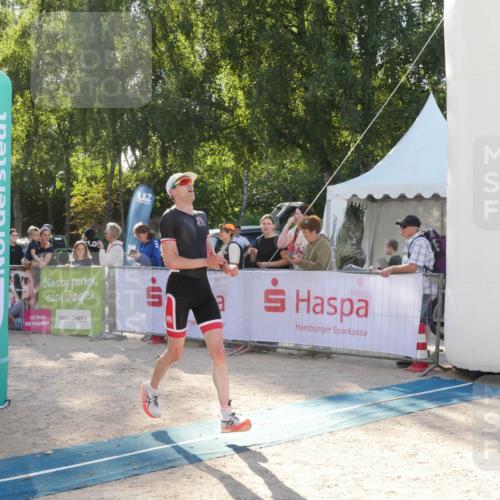 07.09.2025 - 19. Norderstedt Triathlon Zöllner http://msf.ph/oto/8792721 07.09.2025 16:29:59 Ziel 496, 544, 1593 meine-sportfotos.de