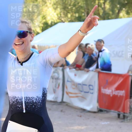 07.09.2025 - 19. Norderstedt Triathlon Zöllner http://msf.ph/oto/8792912 07.09.2025 16:38:56 Ziel 1070, 1625 meine-sportfotos.de
