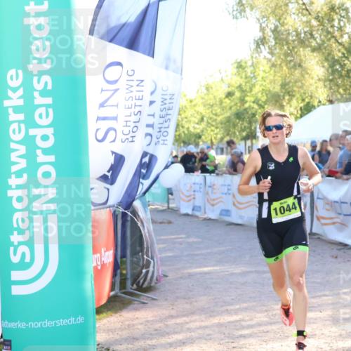 07.09.2025 - 19. Norderstedt Triathlon Zöllner http://msf.ph/oto/8792935 07.09.2025 16:39:04 Ziel 1044, 1625 meine-sportfotos.de