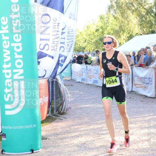07.09.2025 - 19. Norderstedt Triathlon Zöllner http://msf.ph/oto/8792941 07.09.2025 16:39:04 Ziel 1044, 1625 meine-sportfotos.de