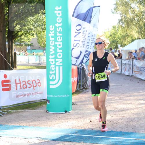 07.09.2025 - 19. Norderstedt Triathlon Zöllner http://msf.ph/oto/8792950 07.09.2025 16:39:04 Ziel 1044, 1625 meine-sportfotos.de