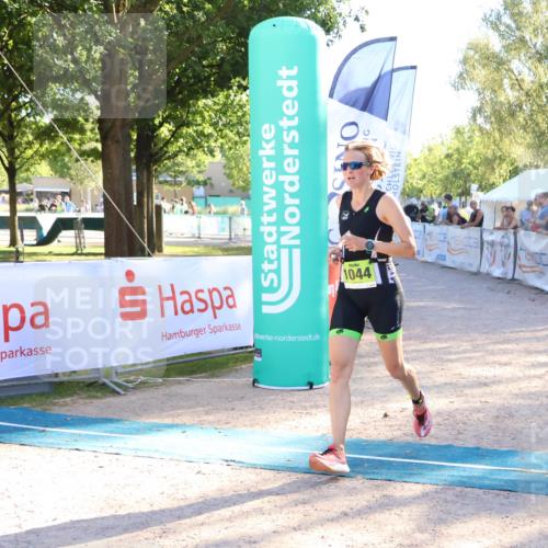 07.09.2025 - 19. Norderstedt Triathlon Zöllner http://msf.ph/oto/8792955 07.09.2025 16:39:05 Ziel 1044 meine-sportfotos.de