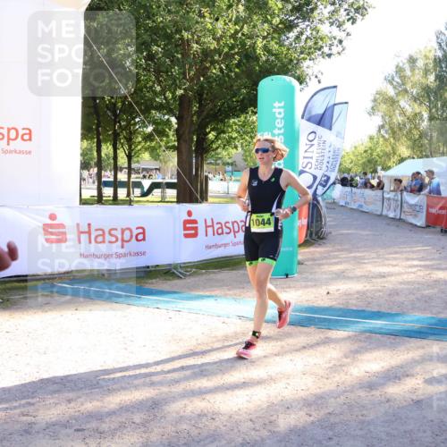 07.09.2025 - 19. Norderstedt Triathlon Zöllner http://msf.ph/oto/8792963 07.09.2025 16:39:05 Ziel 1044 meine-sportfotos.de