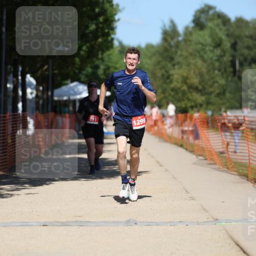 07.09.2025 - 19. Norderstedt Triathlon Michael Strokosch http://msf.ph/oto/8793039 07.09.2025 13:41:02 Laufen 183, 211, 1299 meine-sportfotos.de