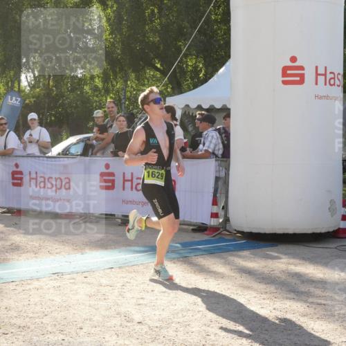 07.09.2025 - 19. Norderstedt Triathlon Zöllner http://msf.ph/oto/8793043 07.09.2025 16:32:18 Ziel 493, 1629 meine-sportfotos.de