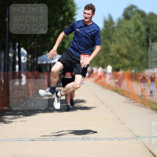 07.09.2025 - 19. Norderstedt Triathlon Michael Strokosch http://msf.ph/oto/8793052 07.09.2025 13:41:03 Laufen 211, 1299 meine-sportfotos.de