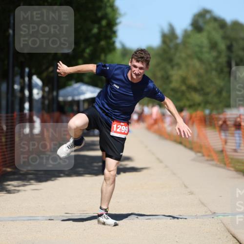 07.09.2025 - 19. Norderstedt Triathlon Michael Strokosch http://msf.ph/oto/8793055 07.09.2025 13:41:03 Laufen 211, 1299 meine-sportfotos.de