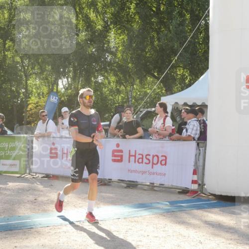 07.09.2025 - 19. Norderstedt Triathlon Zöllner http://msf.ph/oto/8793056 07.09.2025 16:32:23 Ziel 493, 1629 meine-sportfotos.de