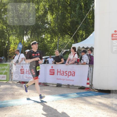 07.09.2025 - 19. Norderstedt Triathlon Zöllner http://msf.ph/oto/8793067 07.09.2025 16:32:35 Ziel 521, 1433, 1484 meine-sportfotos.de