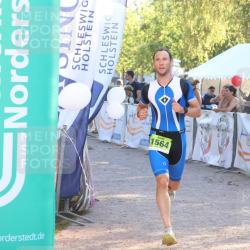 07.09.2025 - 19. Norderstedt Triathlon Zöllner http://msf.ph/oto/8793078 07.09.2025 16:39:38 Ziel 1060, 1067, 1073, 1105, 1564 meine-sportfotos.de