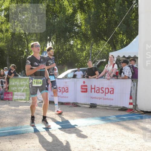 07.09.2025 - 19. Norderstedt Triathlon Zöllner http://msf.ph/oto/8793083 07.09.2025 16:32:38 Ziel 490, 521, 1433, 1484 meine-sportfotos.de