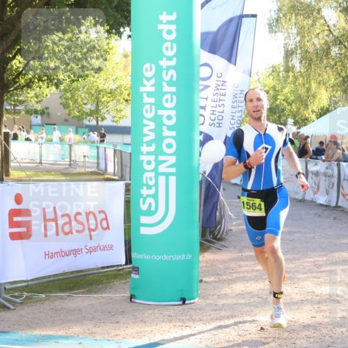 07.09.2025 - 19. Norderstedt Triathlon Zöllner http://msf.ph/oto/8793098 07.09.2025 16:39:39 Ziel 1067, 1073, 1564 meine-sportfotos.de