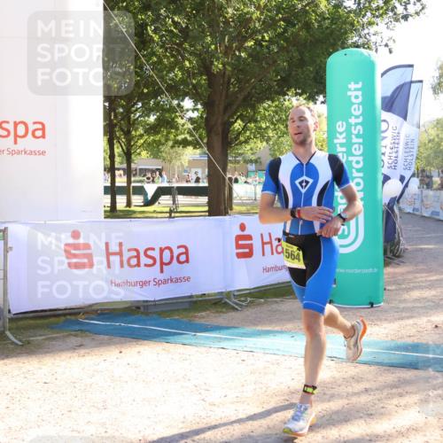 07.09.2025 - 19. Norderstedt Triathlon Zöllner http://msf.ph/oto/8793112 07.09.2025 16:39:40 Ziel 1067, 1564 meine-sportfotos.de