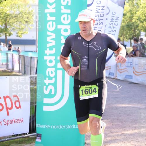 07.09.2025 - 19. Norderstedt Triathlon Zöllner http://msf.ph/oto/8793120 07.09.2025 16:39:59 Ziel 1604 meine-sportfotos.de