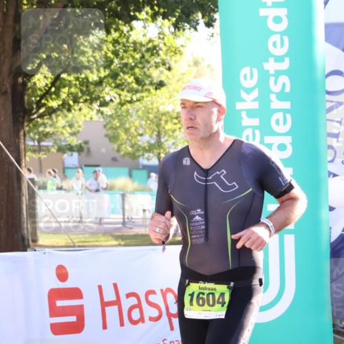 07.09.2025 - 19. Norderstedt Triathlon Zöllner http://msf.ph/oto/8793131 07.09.2025 16:40:00 Ziel 1604 meine-sportfotos.de