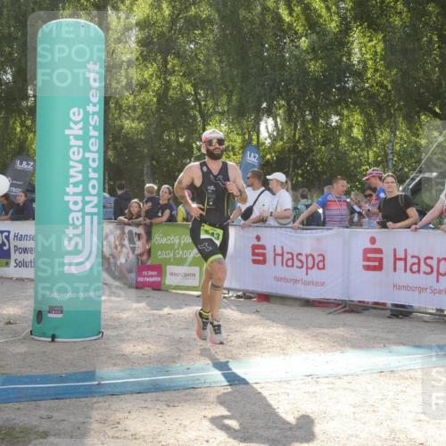 07.09.2025 - 19. Norderstedt Triathlon Zöllner http://msf.ph/oto/8793146 07.09.2025 16:33:19 Ziel 438, 543 meine-sportfotos.de